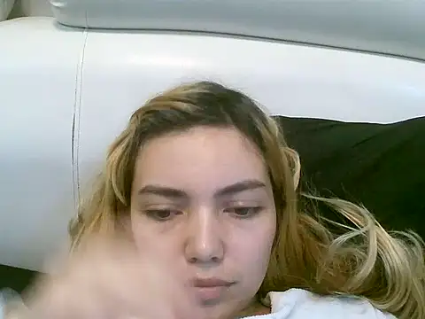 Snapshot of VittoriaTaylor chatting on 10-17-25, 07:04 VittoriaTaylor online show from 10-17-25, 07:04