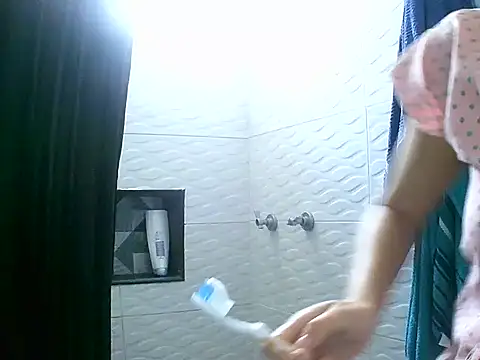 VittoriaTaylor online show from 04-22-26, 06:04