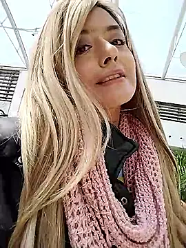 Snapshot of monicavictoria1301 chatting on 05-12-26, 01:06 monicavictoria1301 online show from 05-12-26, 01:06