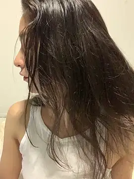 Bella still online show from 11-07-25, 01:26