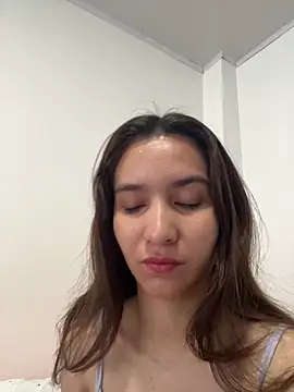 Bella still online show from 04-03-26, 01:50