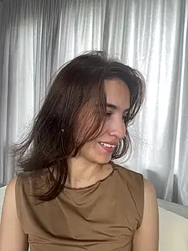 Bella still online show from 07-04-26, 01:37