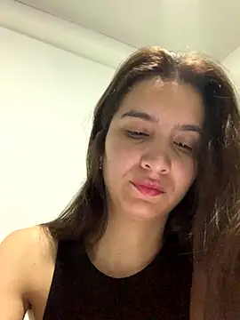 Bella still online show from 12-04-25, 01:10