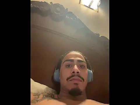 Snapshot of jamesx14877 chatting on 11-10-25, 05:45 jamesx14877 online show from 11-10-25, 05:45