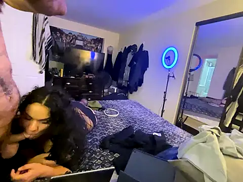 Snapshot of hornycouple818 chatting on 09-18-25, 07:44 hornycouple818 online show from 09-18-25, 07:44