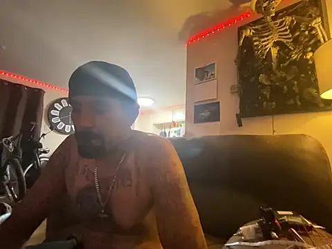 Snapshot of hornycouple818 chatting on 01-28-25, 02:21 hornycouple818 online show from 01-28-25, 02:21