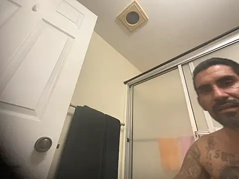 Snapshot of hornycouple818 chatting on 10-21-25, 04:45 hornycouple818 online show from 10-21-25, 04:45