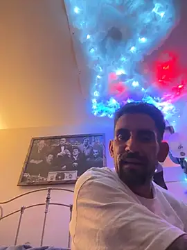 Snapshot of hornycouple818 chatting on 11-09-25, 05:33 hornycouple818 online show from 11-09-25, 05:33