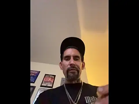 Snapshot of hornycouple818 chatting on 11-01-25, 05:25 hornycouple818 online show from 11-01-25, 05:25