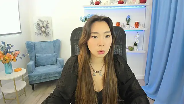 AnnaReyla online show from 10-26-25, 11:21