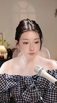 Dou-Dou-er online show from 11-13-25, 02:43