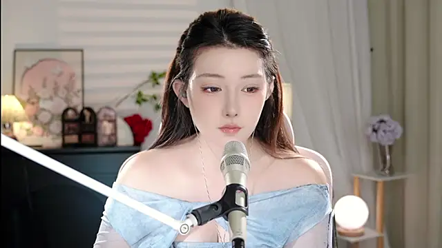 Snapshot of Dou-Dou-er chatting on 10-18-25, 01:02 Dou-Dou-er online show from 10-18-25, 01:02