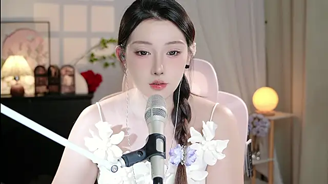 Snapshot of Dou-Dou-er chatting on 10-07-25, 11:55 Dou-Dou-er online show from 10-07-25, 11:55