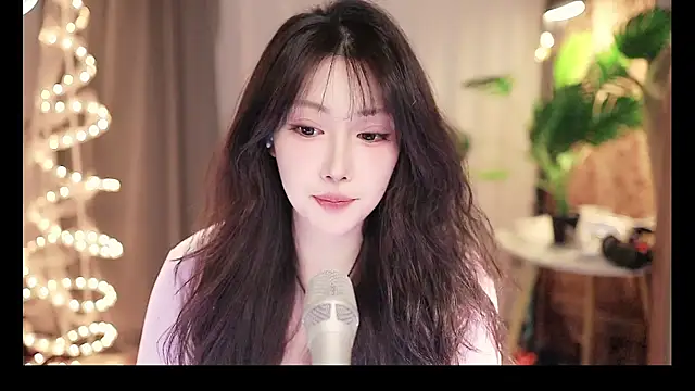 Snapshot of Dou-Dou-er chatting on 03-03-25, 11:22 Dou-Dou-er online show from 03-03-25, 11:22