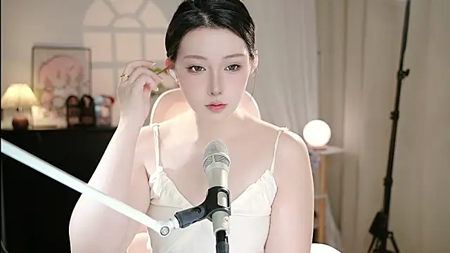 Snapshot of Dou-Dou-er chatting on 09-30-25, 12:44 Dou-Dou-er online show from 09-30-25, 12:44