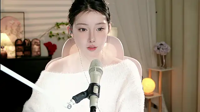 Snapshot of Dou-Dou-er chatting on 10-21-25, 01:43 Dou-Dou-er online show from 10-21-25, 01:43