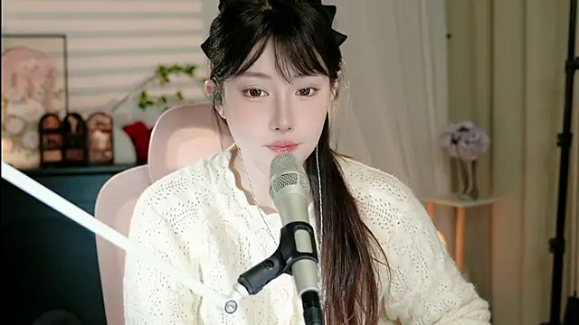 Snapshot of Dou-Dou-er chatting on 10-20-25, 12:27 Dou-Dou-er online show from 10-20-25, 12:27
