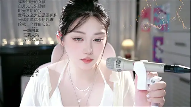 Snapshot of Dou-Dou-er chatting on 06-15-26, 01:39 Dou-Dou-er online show from 06-15-26, 01:39