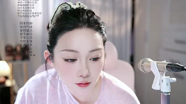 Snapshot of Dou-Dou-er chatting on 05-10-26, 02:04 Dou-Dou-er online show from 05-10-26, 02:04