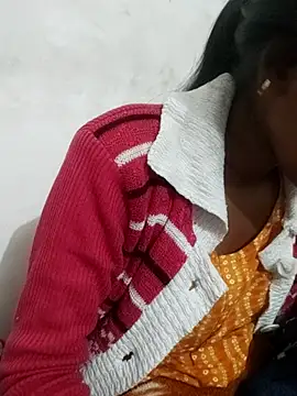 Snapshot of Divya-2007 chatting on 12-21-25, 01:08 Divya-2007 online show from 12-21-25, 01:08