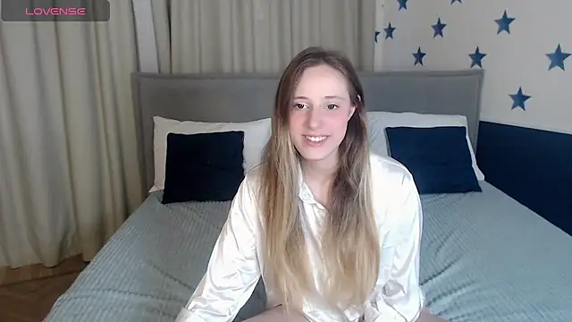 Snapshot of blondyriss chatting on 02-28-25, 03:26 blondyriss online show from 02-28-25, 03:26
