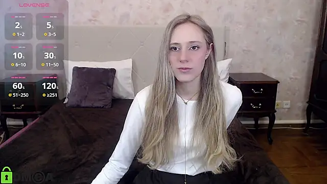 Snapshot of blondyriss chatting on 03-04-25, 02:42 blondyriss online show from 03-04-25, 02:42