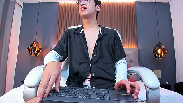 Snapshot of Cum_hunters chatting on 09-24-25, 03:35 Cum hunters online show from 09-24-25, 03:35