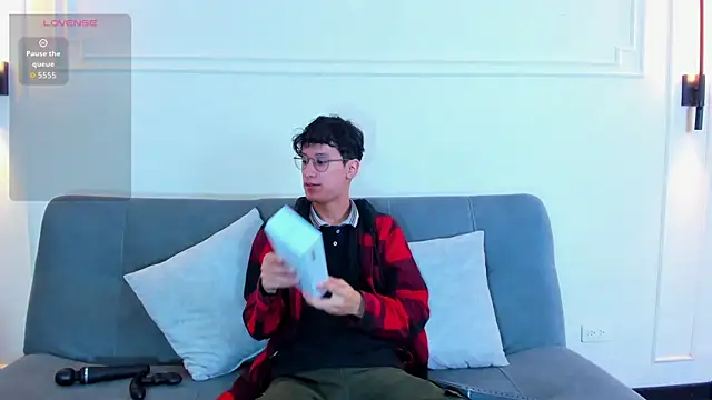 Snapshot of Cum_hunters chatting on 11-08-25, 03:10 Cum hunters online show from 11-08-25, 03:10