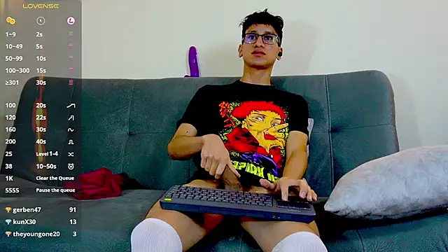 Snapshot of Cum_hunters chatting on 03-20-25, 06:41 Cum hunters online show from 03-20-25, 06:41