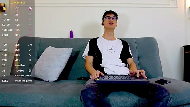 Snapshot of Cum_hunters chatting on 03-19-25, 03:30 Cum hunters online show from 03-19-25, 03:30