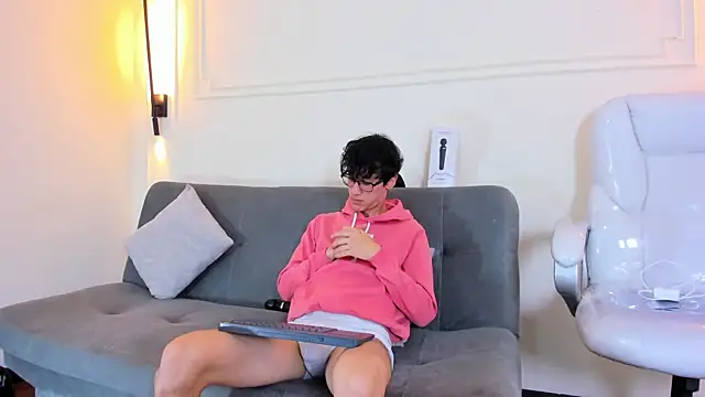 Snapshot of Cum_hunters chatting on 01-08-26, 03:23 Cum hunters online show from 01-08-26, 03:23