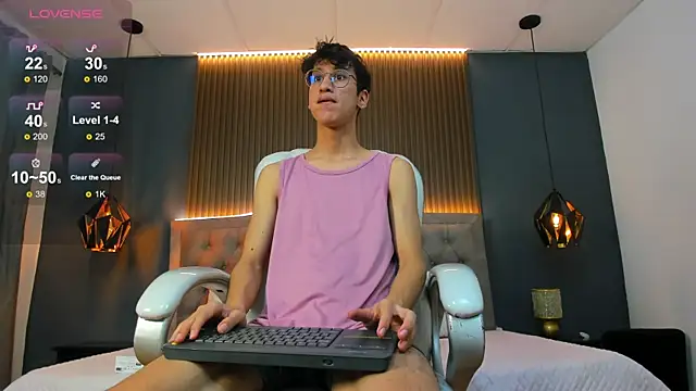 Snapshot of Cum_hunters chatting on 09-16-25, 03:18 Cum hunters online show from 09-16-25, 03:18