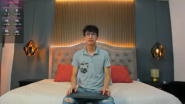 Snapshot of Cum_hunters chatting on 09-28-25, 03:24 Cum hunters online show from 09-28-25, 03:24