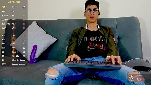 Snapshot of Cum_hunters chatting on 03-22-25, 03:41 Cum hunters online show from 03-22-25, 03:41