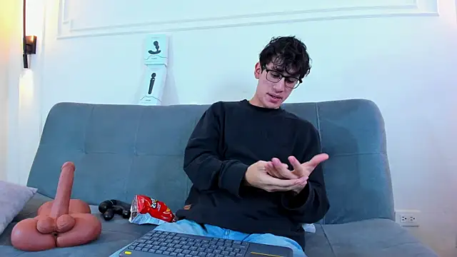 Snapshot of Cum_hunters chatting on 12-14-25, 03:13 Cum hunters online show from 12-14-25, 03:13