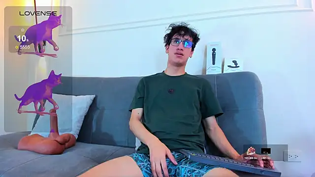 Snapshot of Cum_hunters chatting on 12-19-25, 03:21 Cum hunters online show from 12-19-25, 03:21