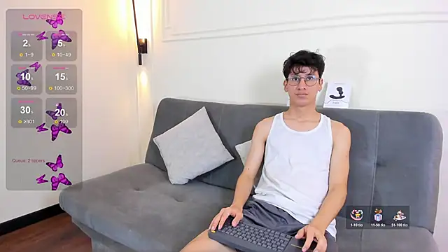 Snapshot of Cum_hunters chatting on 11-14-25, 03:32 Cum hunters online show from 11-14-25, 03:32