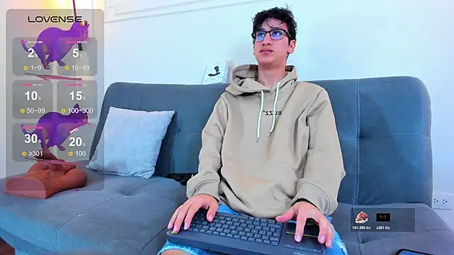 Snapshot of Cum_hunters chatting on 12-21-25, 03:19 Cum hunters online show from 12-21-25, 03:19