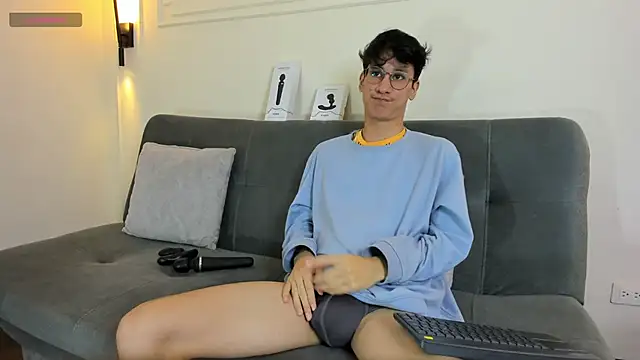 Snapshot of Cum_hunters chatting on 11-18-25, 03:21 Cum hunters online show from 11-18-25, 03:21