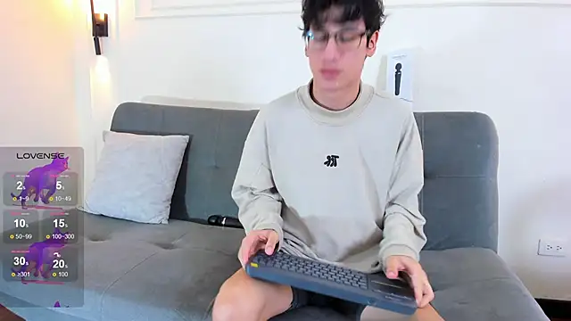 Snapshot of Cum_hunters chatting on 01-10-26, 03:02 Cum hunters online show from 01-10-26, 03:02