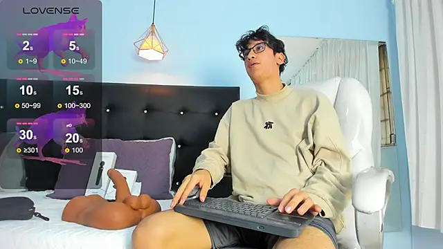 Snapshot of Cum_hunters chatting on 12-19-25, 07:05 Cum hunters online show from 12-19-25, 07:05