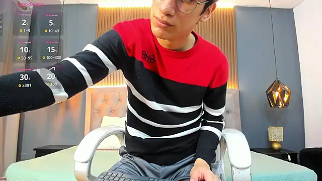 Snapshot of Cum_hunters chatting on 10-07-25, 03:29 Cum hunters online show from 10-07-25, 03:29