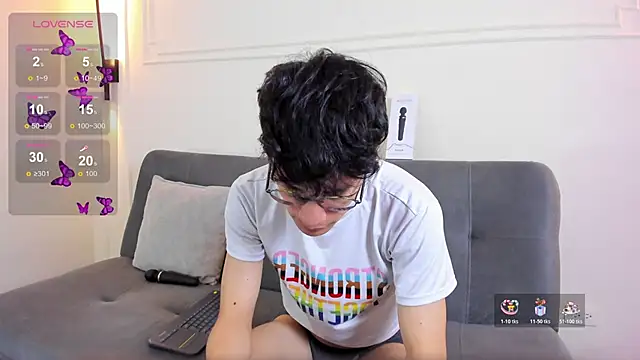 Snapshot of Cum_hunters chatting on 11-16-25, 03:44 Cum hunters online show from 11-16-25, 03:44