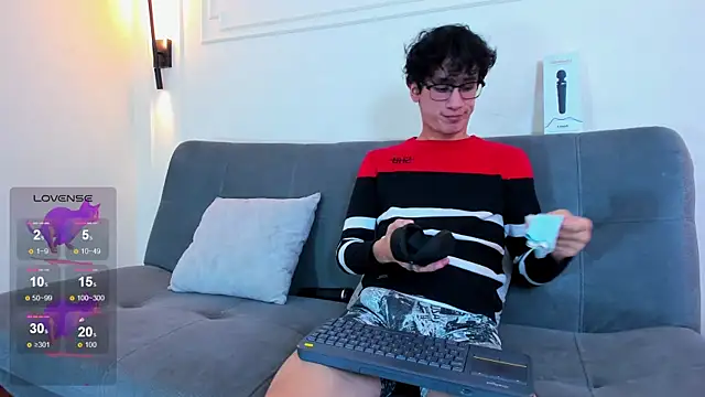 Snapshot of Cum_hunters chatting on 01-13-26, 03:10 Cum hunters online show from 01-13-26, 03:10