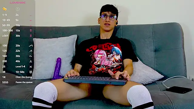 Snapshot of Cum_hunters chatting on 03-23-25, 03:21 Cum hunters online show from 03-23-25, 03:21