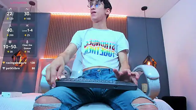 Snapshot of Cum_hunters chatting on 09-19-25, 03:32 Cum hunters online show from 09-19-25, 03:32