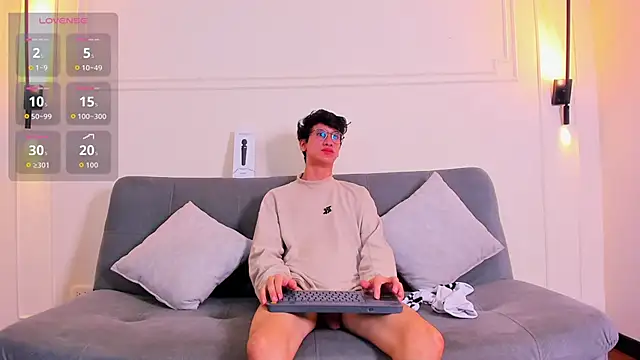 Snapshot of Cum_hunters chatting on 10-14-25, 03:40 Cum hunters online show from 10-14-25, 03:40