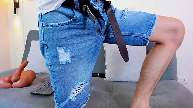 Snapshot of Cum_hunters chatting on 11-23-25, 03:27 Cum hunters online show from 11-23-25, 03:27