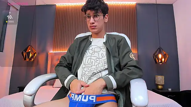 Snapshot of Cum_hunters chatting on 09-14-25, 03:29 Cum hunters online show from 09-14-25, 03:29