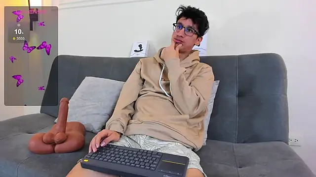 Snapshot of Cum_hunters chatting on 11-25-25, 03:29 Cum hunters online show from 11-25-25, 03:29